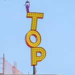 Street art Frankey TOP-installatie op dak